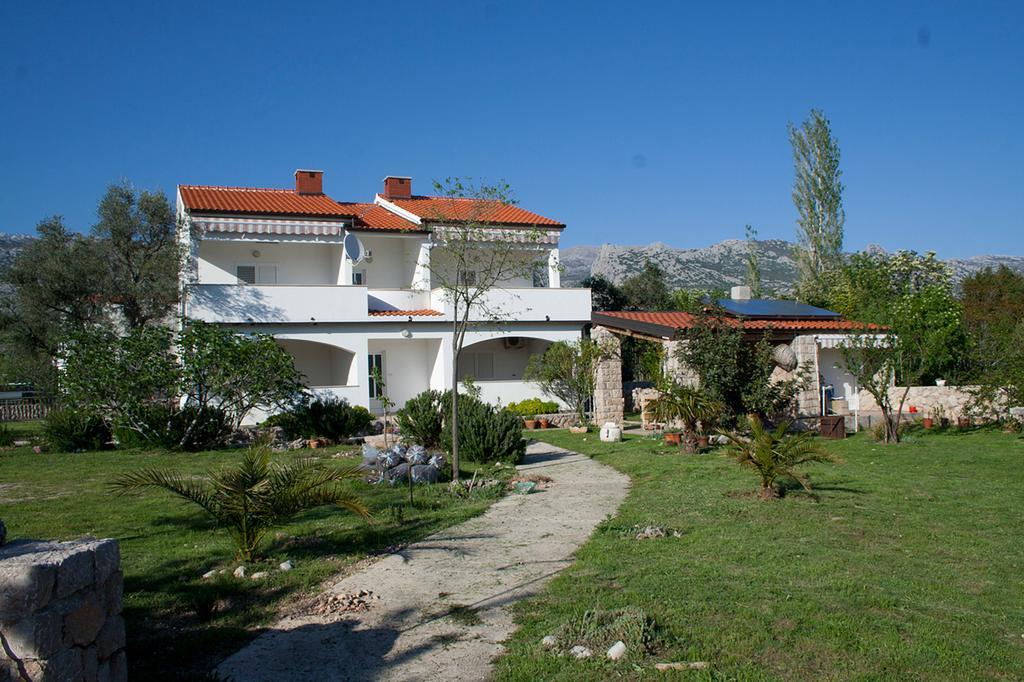 Apartments Punta Селине Стая снимка