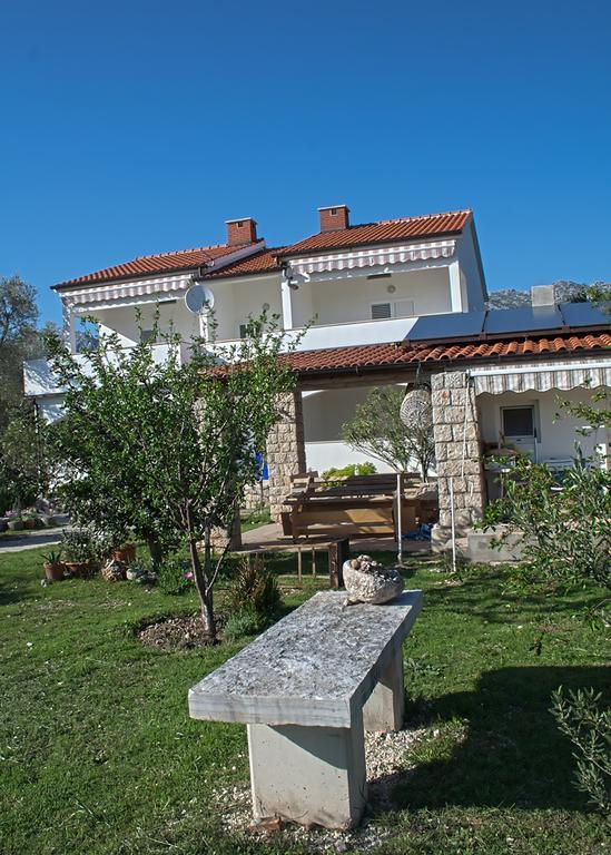 Apartments Punta Селине Стая снимка