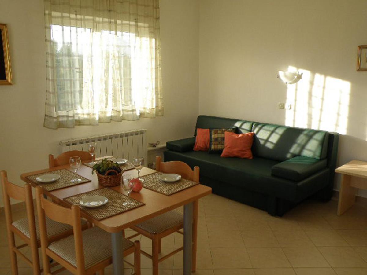 Apartments Punta Селине Екстериор снимка